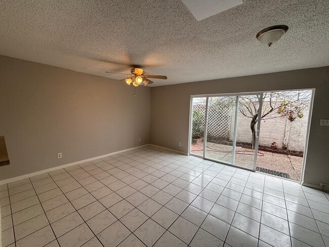 Building Photo - 2710 Briarhurst Dr