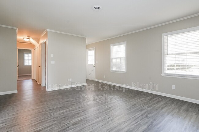 Foto del edificio - 4805 Yorkwood Dr