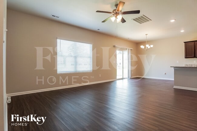 Foto del edificio - 12572 Downing Dr