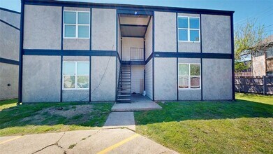 Building Photo - 806 Oran Cir