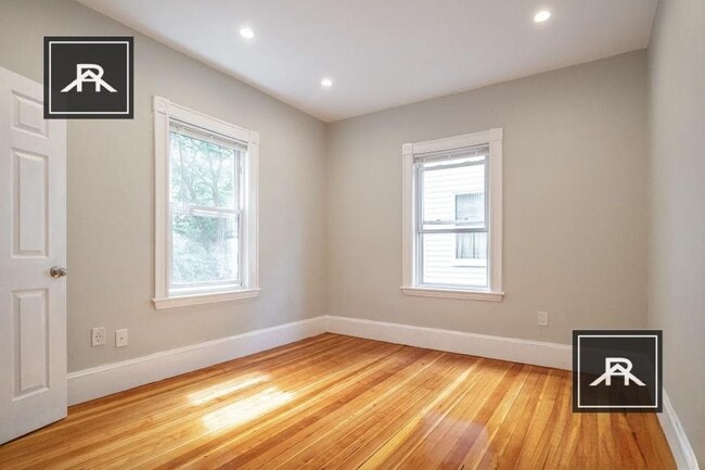 Building Photo - 4 bedroom in Boston MA 02130