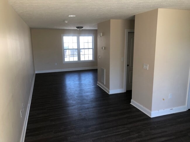 Foto del edificio - 645 Twisted Oak Dr NW