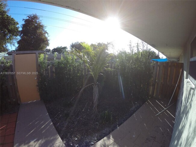 Foto del edificio - 1200 NE 5th Terrace