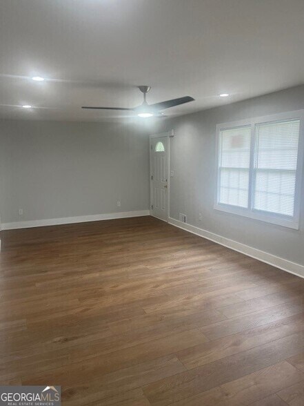 Building Photo - 635 Birchwood Ln SW