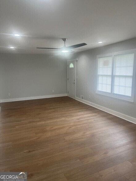 Foto del edificio - 635 Birchwood Ln SW