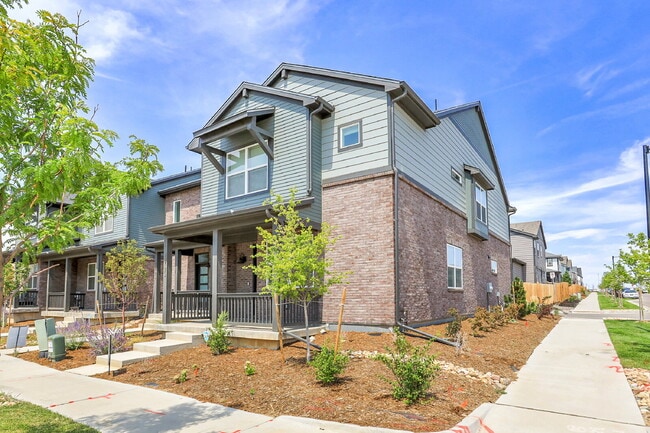 Foto del edificio - $2,650 - 3 Bed, 2.5 Bath Townhome in Auror...