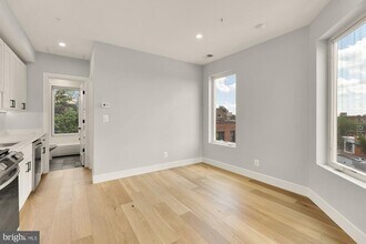 Building Photo - 3215 Mt Pleasant St NW