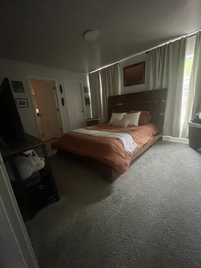 Master bedroom - 1338 E 7th St