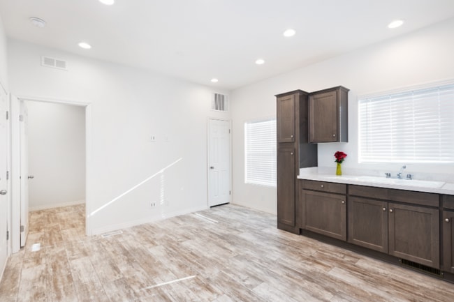 Building Photo - 35312 Santa Fe St