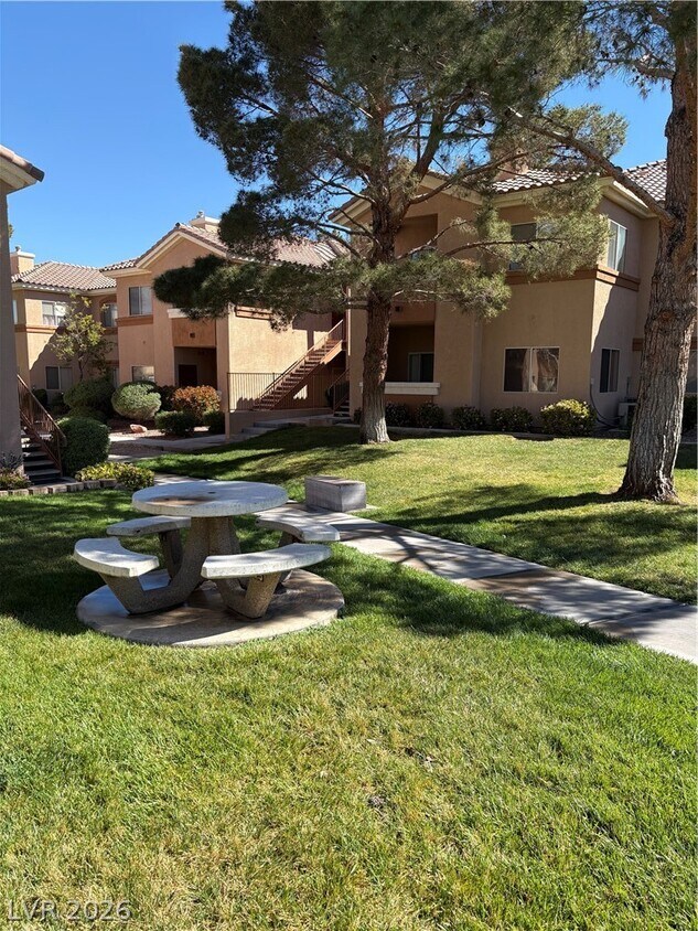 Building Photo - 1050 E Cactus Ave