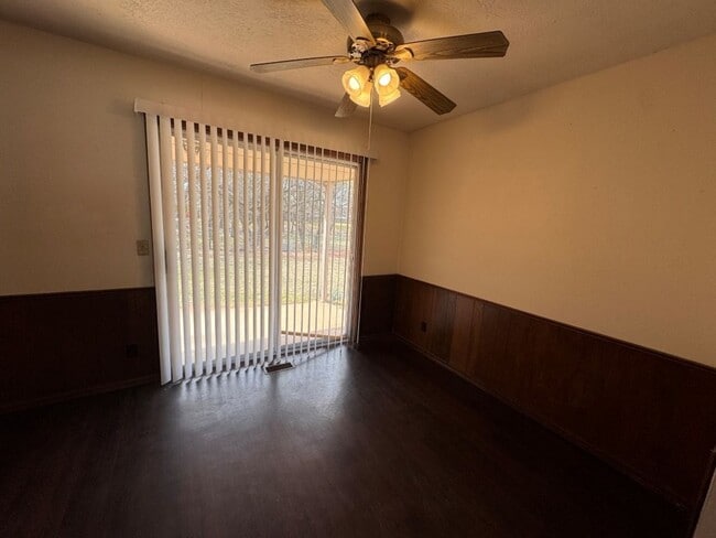 Building Photo - Full of charm and detail this 3 beds 2 bath home in Norman is ready for move in!