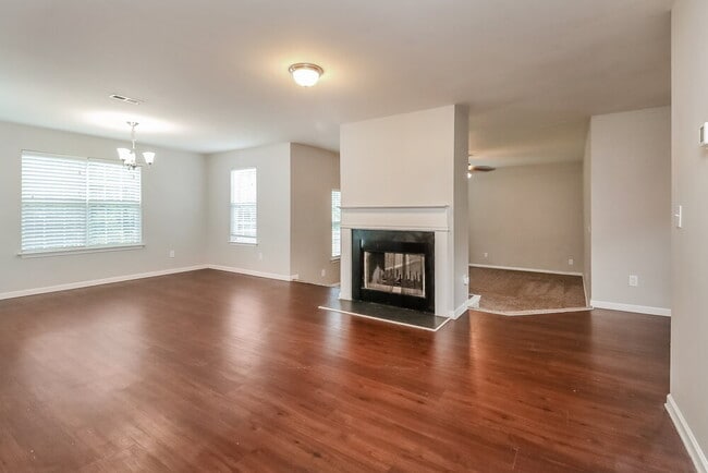 Building Photo - 4932 Eagle Creek Dr