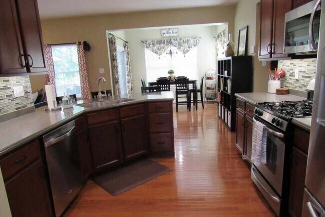 Foto del edificio - 126 Sugar Maple Rd