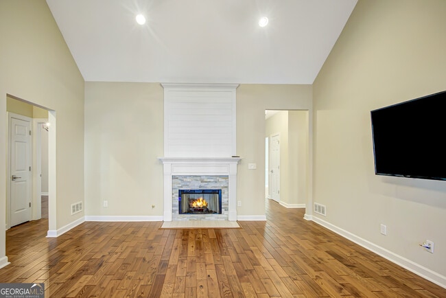 Building Photo - 112 Cottage Grove