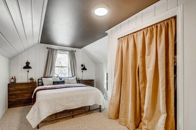 Foto del edificio - 1713 Laurie Rd E