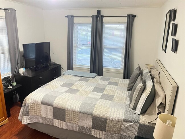 Foto del edificio - 84 Garfield Ave