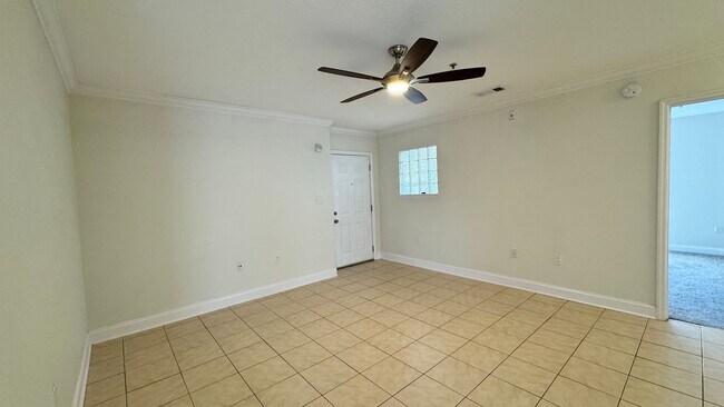 Building Photo - Beautiful 2/2 second floor condo in The Pa...