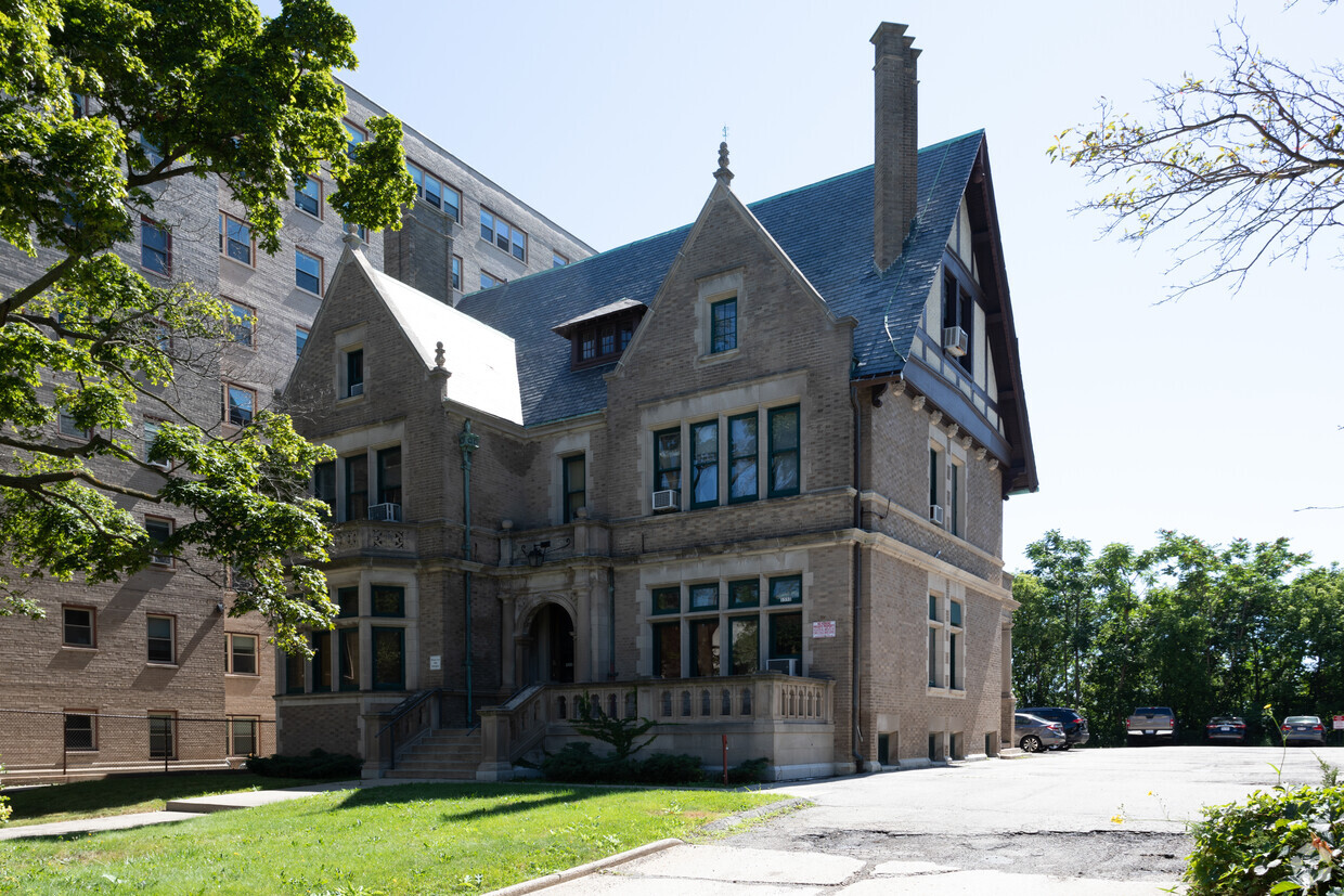 Exterior Facade - 1550 N Prospect Ave