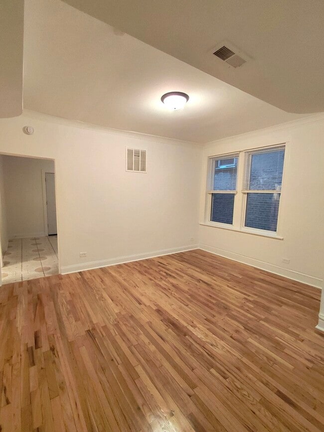 Building Photo - 1255 N Harding Ave