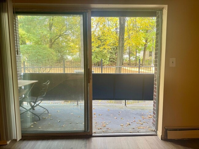 Building Photo - 32 Whites Ave