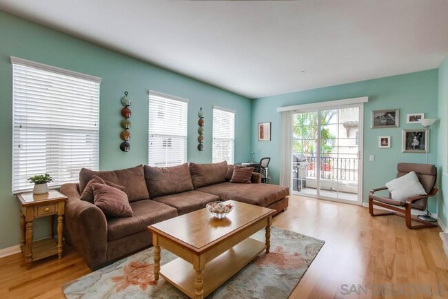 Building Photo - Beautiful 3 BD, 3.5 BA Detached Townhouse ...