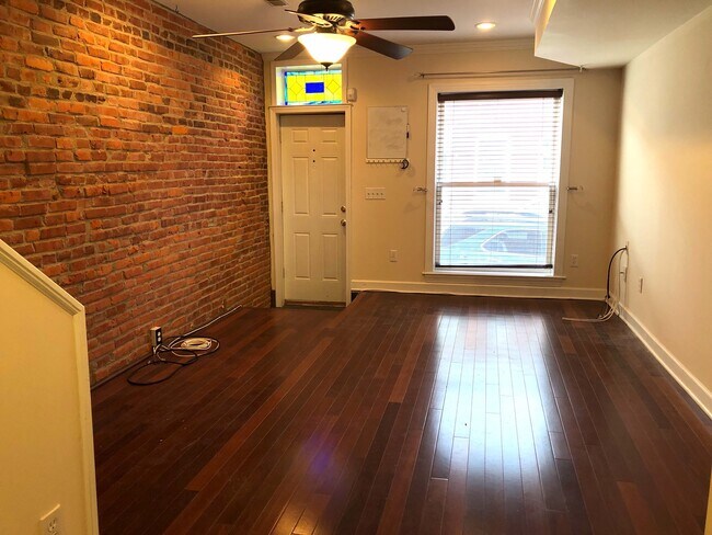 Foto del edificio - Must See~ 2 Bedroom Townhome in Patterson ...