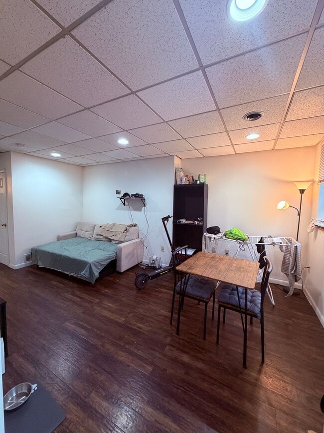 Photo - 1221 E Carson St Apartment