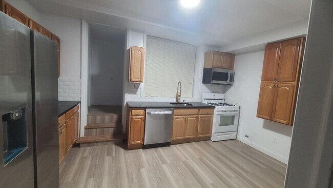 Foto del edificio - 757 E 213th St