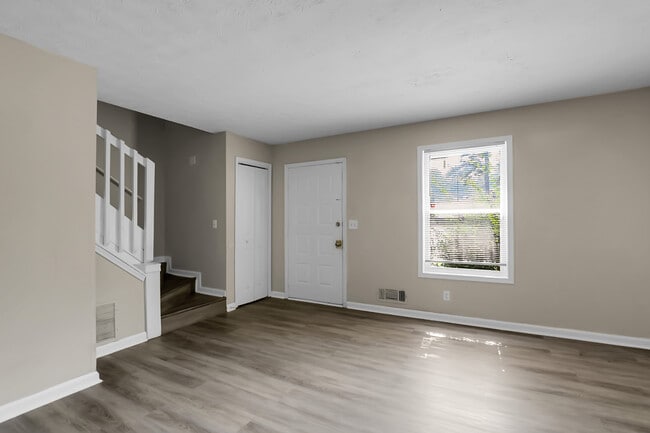 Foto del edificio - 1229 Creek Forest Ct NW