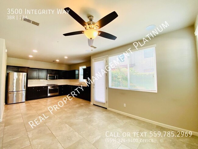 Foto del edificio - $2,195 Dewolf & Barstow, 3 Bedroom $500 MO...