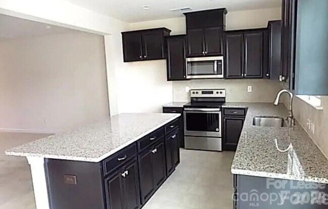 Foto del edificio - 5633 Garrow Glen Rd
