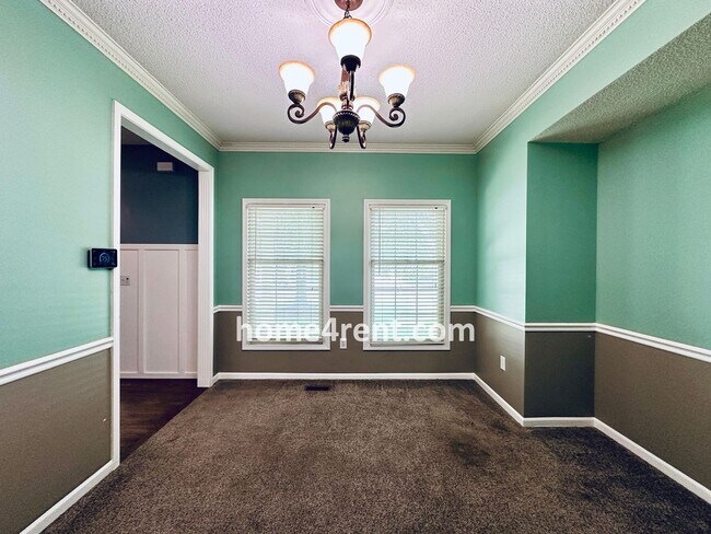 Foto del edificio - Blue Valley Schools w/ Wood Floors, Finished Basement and a Peaceful, Private Fenced Yard!