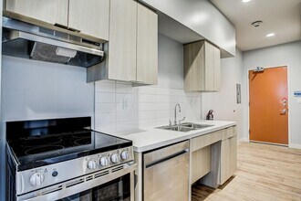 Building Photo - 3113 St Charles St