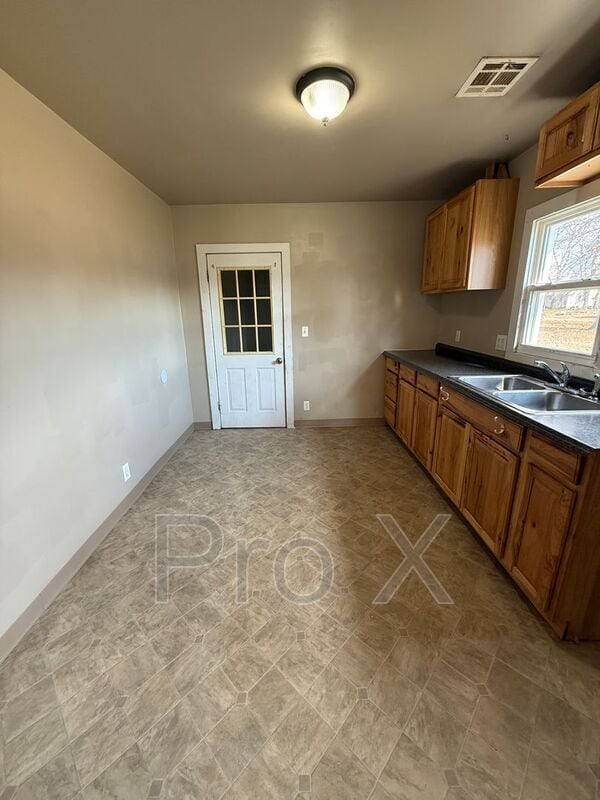 Foto del edificio - 308 W 10th St