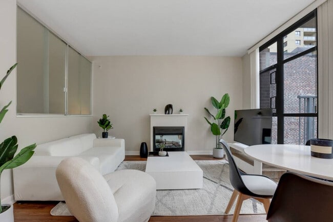Photo du bâtiment - 444 W 6th Ave