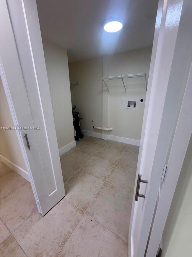 Foto del edificio - 9351 Fontainebleau Blvd