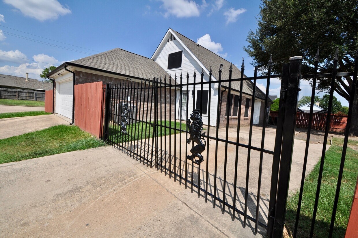 Foto principal - 16402 Gold Ridge Ln