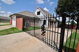 Building Photo - 16402 Gold Ridge Ln
