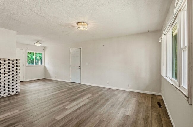 Building Photo - 2614 Tausend St