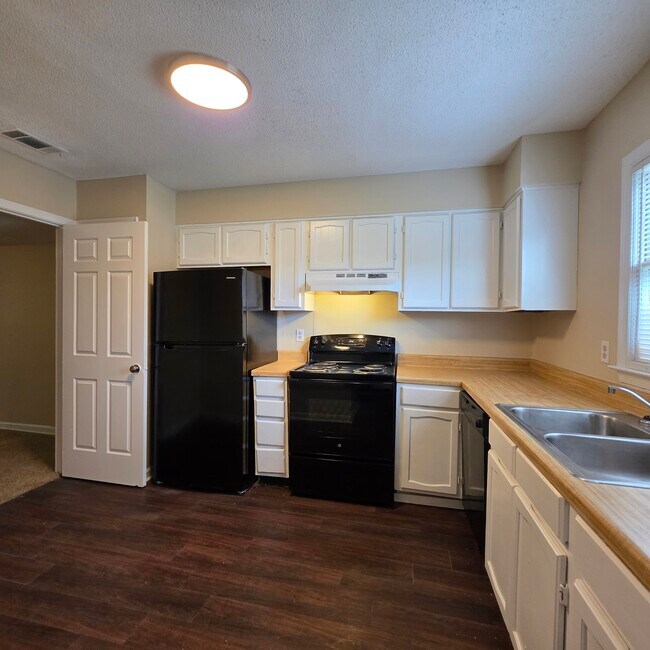 Foto del edificio - 1900 Buck Ln