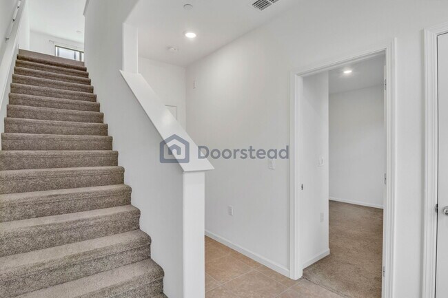 Foto del edificio - 25443 Parklane Dr