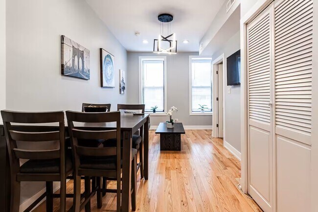 Foto del edificio - 1624 W Beach Ave