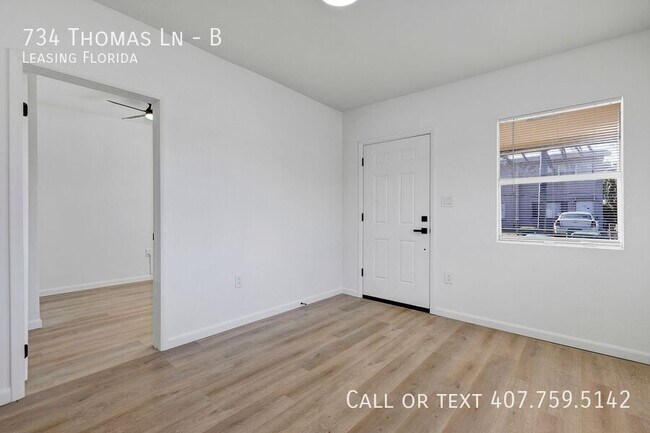 Foto del edificio - 734 Thomas Ln