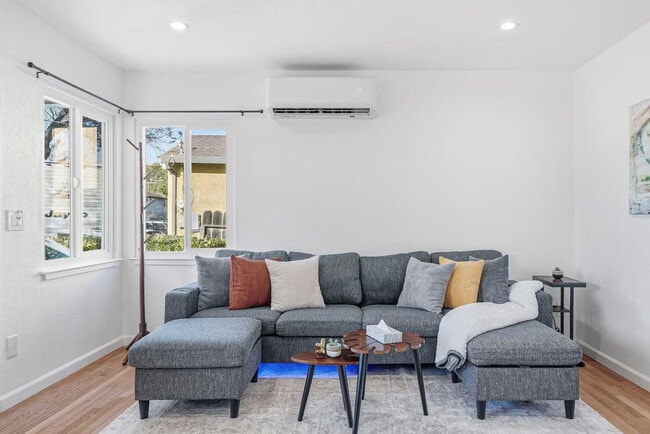 Building Photo - 422 Morse Ave