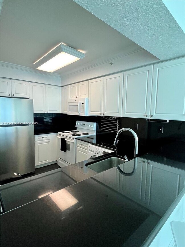 Building Photo - 2501 S Ocean Dr