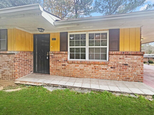 Foto del edificio - Large 3-Bedroom, 1.5 Bath Ranch at I-285 &...