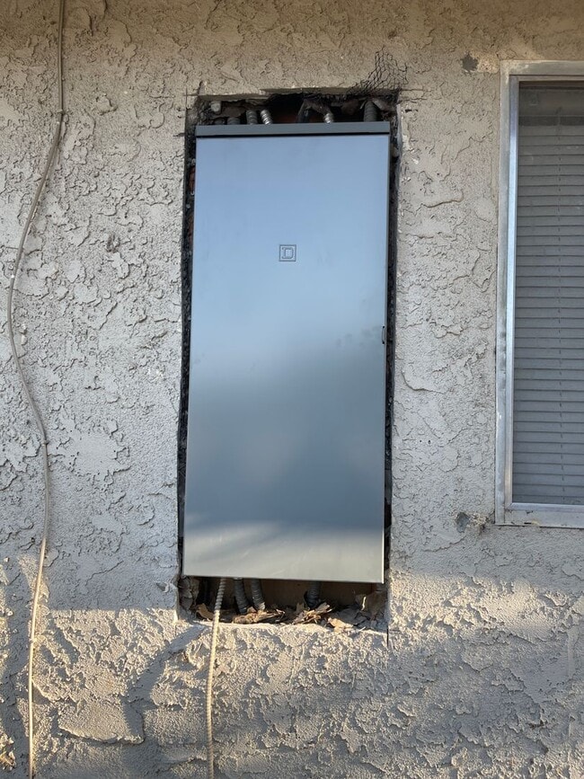 Building Photo - House For Rent