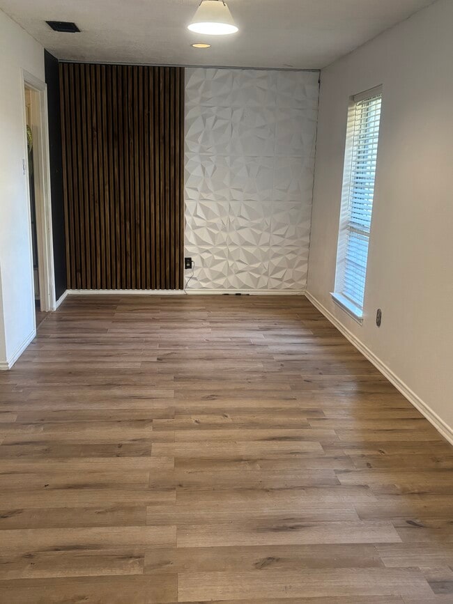 Foto del edificio - 310 Meadowlark Ln