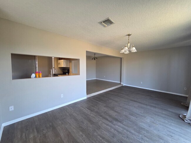 Building Photo - 475 Caribbean Dr