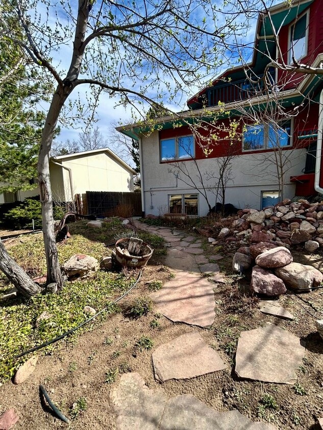 Furnished 2 Bedroom Garden Level ADU in Upper Table Mesa Near Bear Creek Park - Furnished 2 Bedroom Garden Level Apartment in Upper Table Mesa Near Bear Creek Park